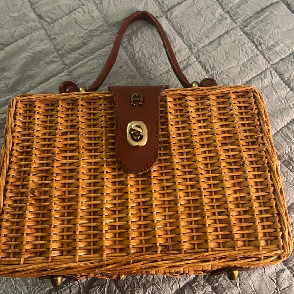 Etienne Aigner Vintage Iconic Wicker Handbag in Aigner signature burgundy - Picture 2 of 9